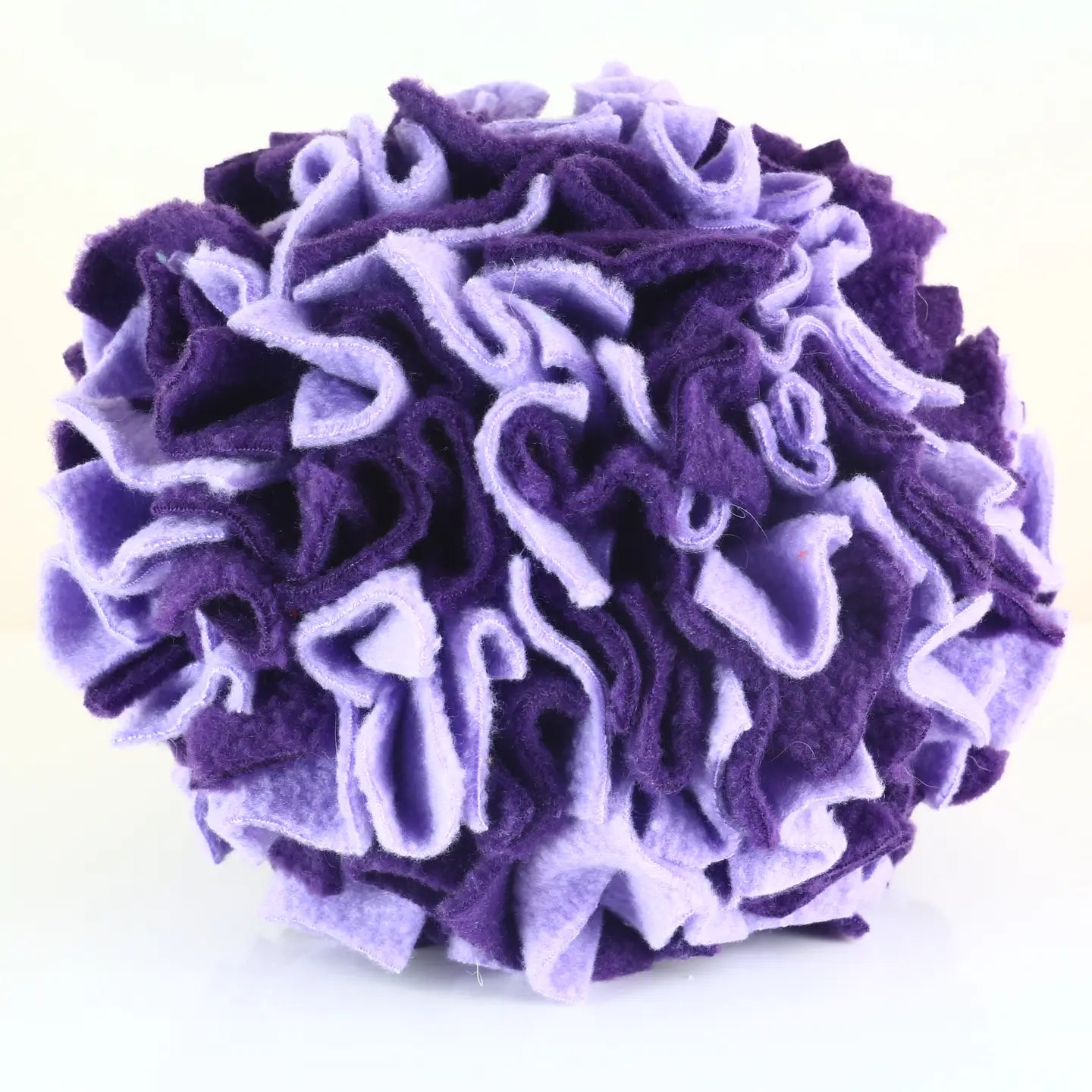 Schnüffelball in Flieder und Aubergine