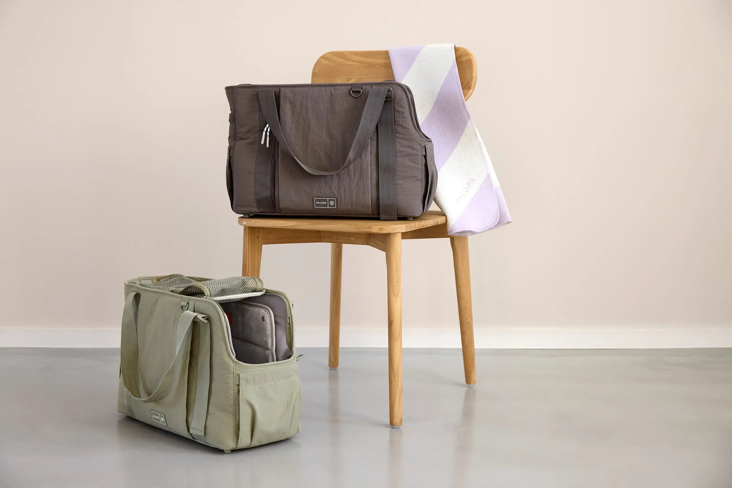 Palopa HUNDETASCHE CRINKLED - WEDA, PALE OLIVE